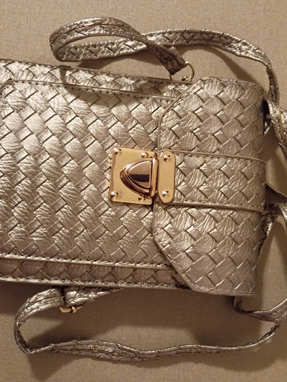 Woven Metallic Silver Crossbody Bag with Gold-Tone Lock